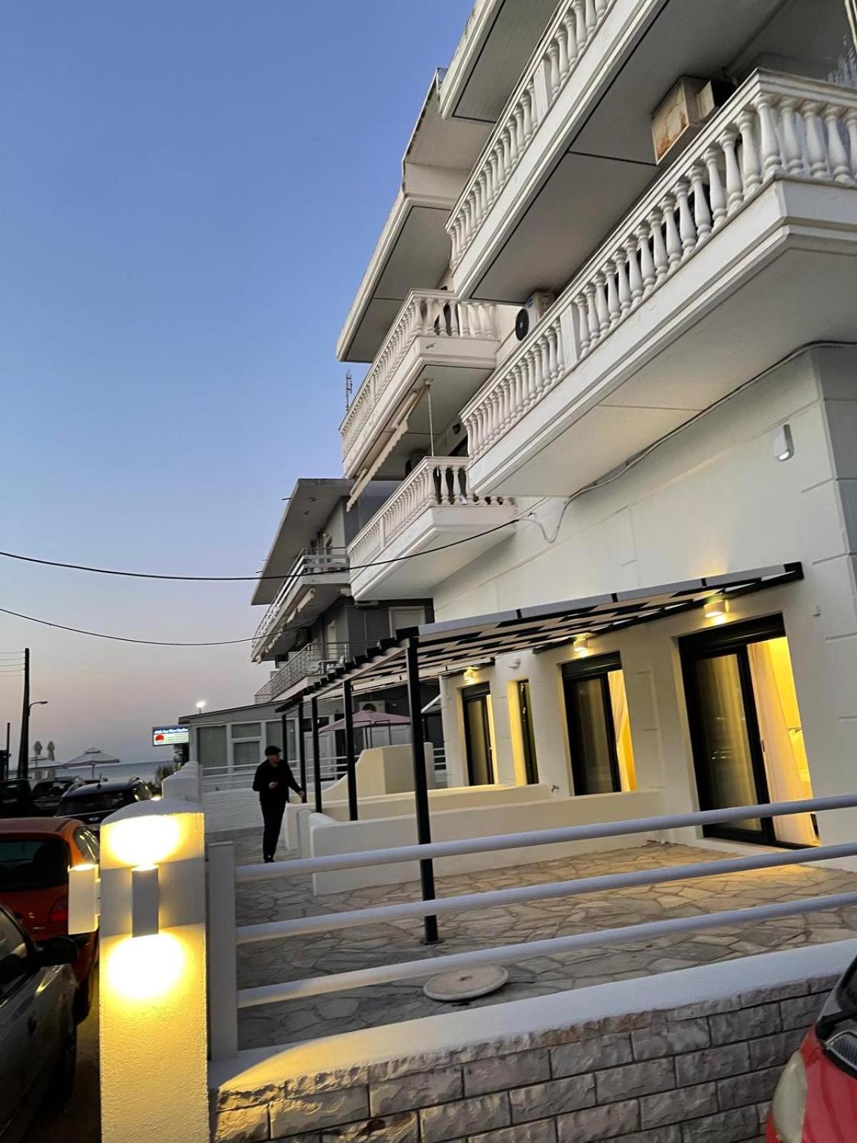 Eantos Studios And Suites Peraía Exteriör bild